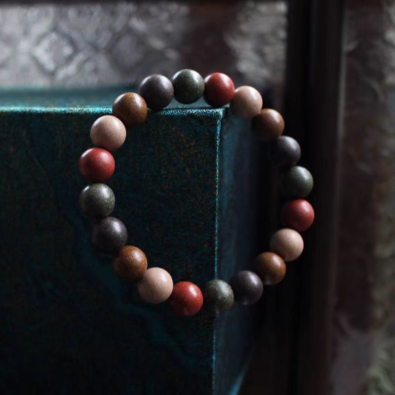 Pure traditional Chinese medicine, ancient methods, hand string fragrance, handmade bead jewelry, men's and women's cultural toys, eighteen health gifts, calming the nerves