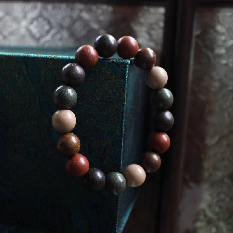 Pure traditional Chinese medicine, ancient methods, hand string fragrance, handmade bead jewelry, men's and women's cultural toys, eighteen health gifts, calming the nerves