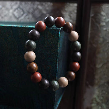 Pure traditional Chinese medicine, ancient methods, hand string fragrance, handmade bead jewelry, men's and women's cultural toys, eighteen health gifts, calming the nerves