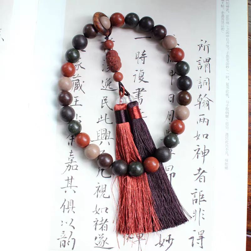 Pure traditional Chinese medicine, ancient methods, hand string fragrance, handmade bead jewelry, men's and women's cultural toys, eighteen health gifts, calming the nerves